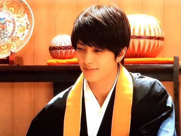 ドラマ、映画の登場人物の給料をただ予想するトピ