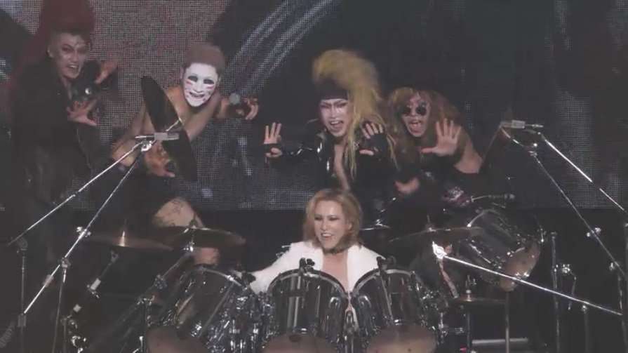 YOSHIKIがゴールデンボンバーに乱入!? 1人だけノーエアバンド「思い切りやっちゃいました」