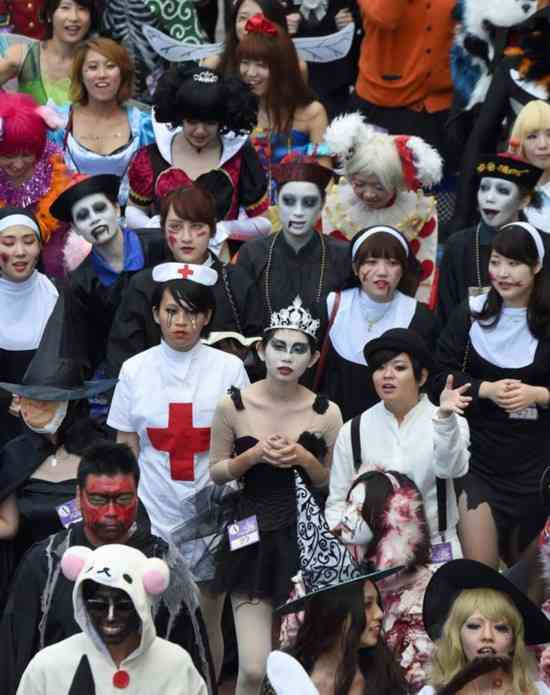 男子がドン引きな女子のハロウィン仮装「入り込みすぎ」「そもそもなんの仮装だよそれ…」