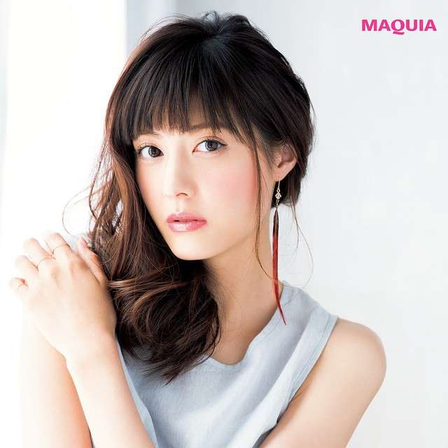 ファッションモデルのポージング画像を貼るトピ
