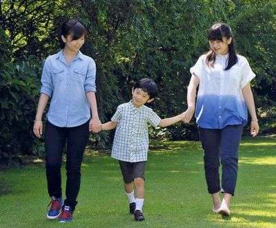 眞子さま、ガッチリ体型のイケメンと横浜デート後に東横線でラブラブなご様子