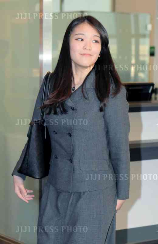 眞子さま、ガッチリ体型のイケメンと横浜デート後に東横線でラブラブなご様子