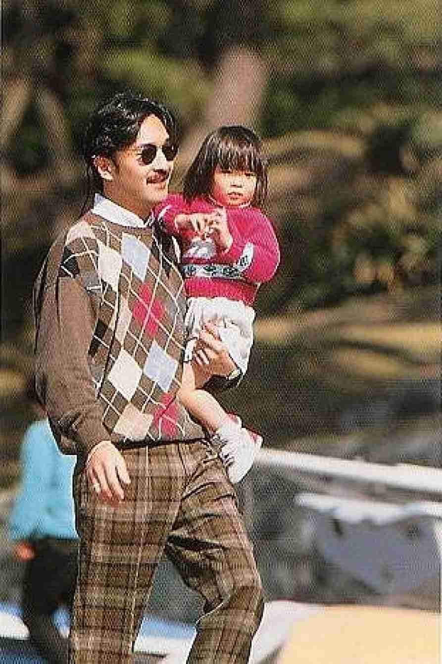 眞子さま、ガッチリ体型のイケメンと横浜デート後に東横線でラブラブなご様子