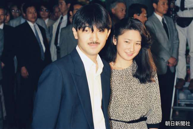 眞子さま、ガッチリ体型のイケメンと横浜デート後に東横線でラブラブなご様子