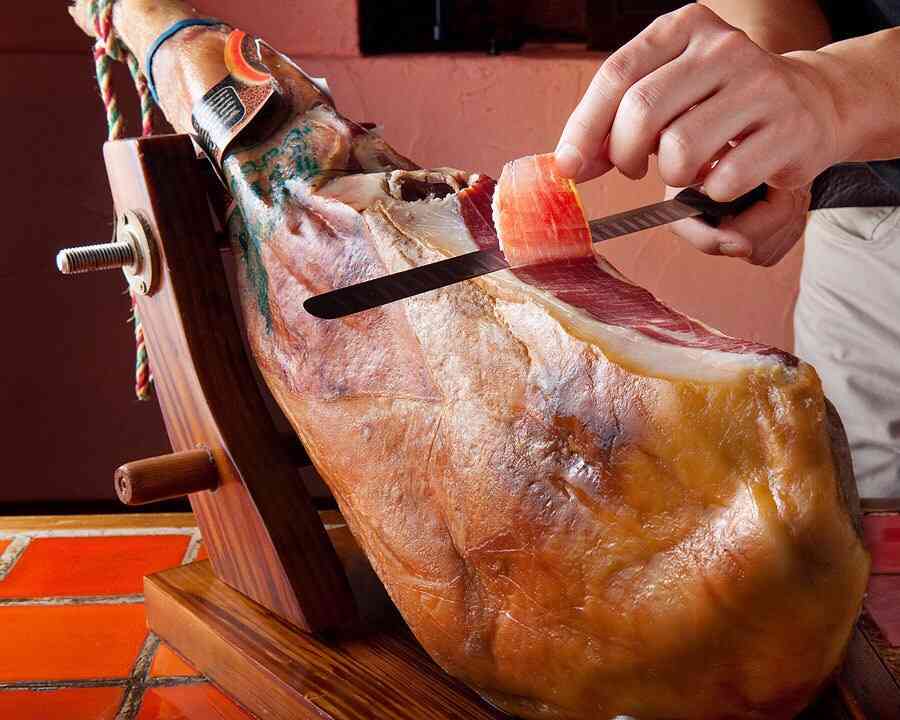 初めて食べたときに美味しくてビックリした食べ物は？