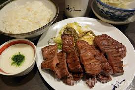 初めて食べたときに美味しくてビックリした食べ物は？