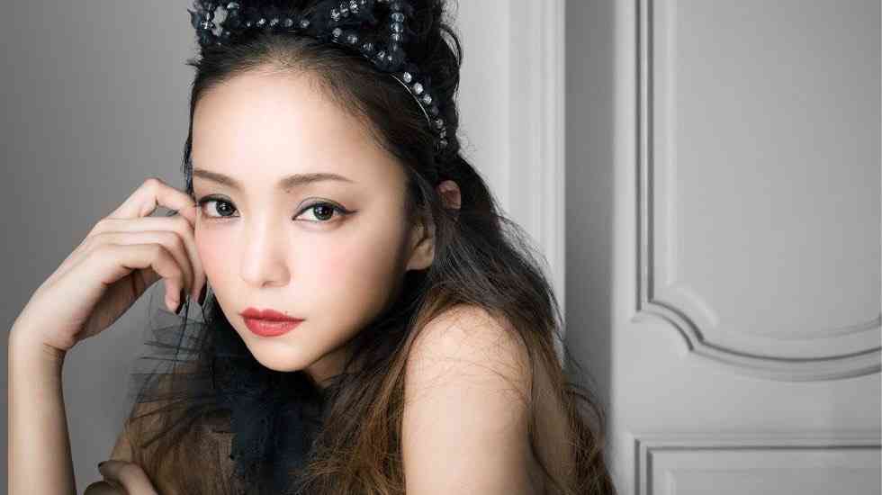 安室奈美恵、死神・リュークと見つめ合う映画「デスノート」劇中歌MV