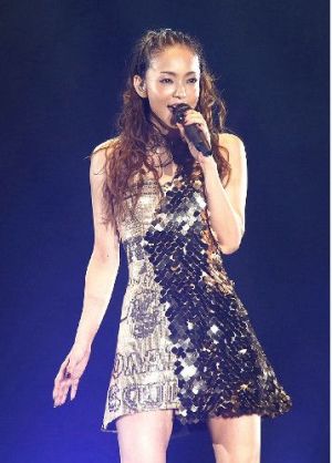 安室奈美恵、死神・リュークと見つめ合う映画「デスノート」劇中歌MV