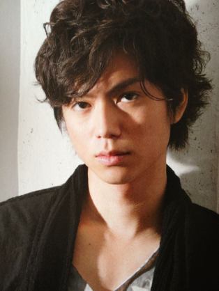 影のある男性が好きな人