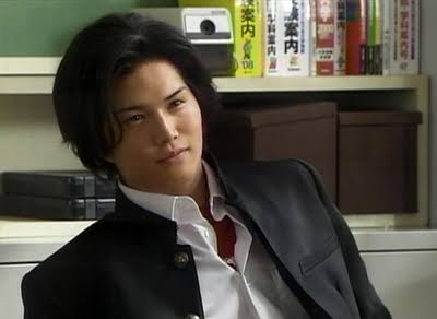 影のある男性が好きな人