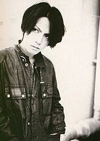 影のある男性が好きな人