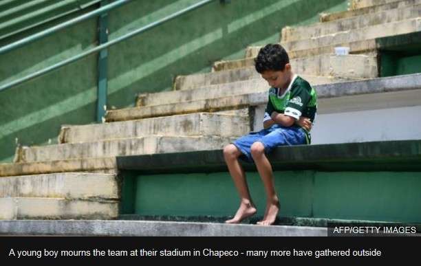 南米コロンビアでチャーター機墜落 ブラジルのサッカー選手ら72人搭乗