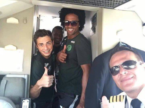 南米コロンビアでチャーター機墜落 ブラジルのサッカー選手ら72人搭乗