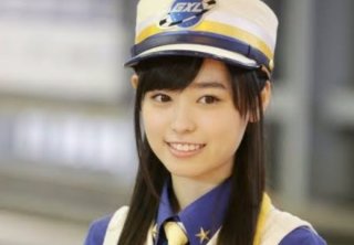 まいんちゃんこと福原遥、“生野菜”ドレスに身を包む そのまま口に運んでパクリ？