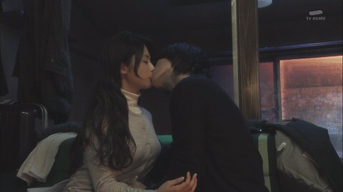 深田恭子のセクシー美ボディにうっとり 色気放つパーツを切り取る