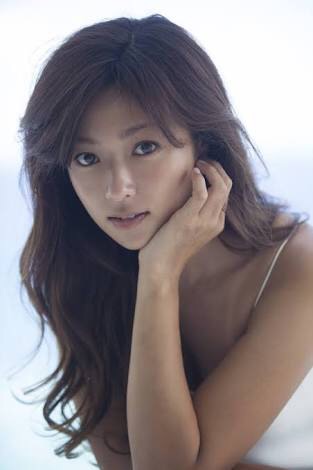 深田恭子のセクシー美ボディにうっとり 色気放つパーツを切り取る