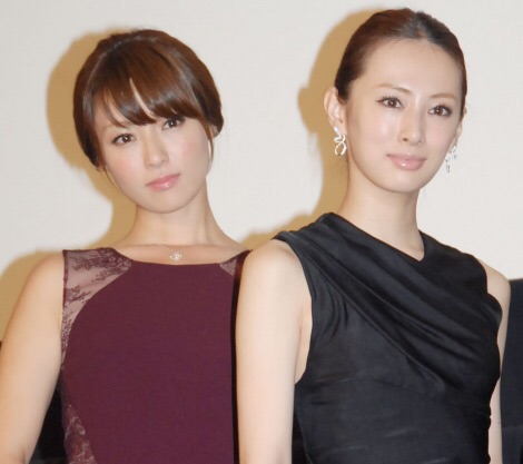 深田恭子のセクシー美ボディにうっとり 色気放つパーツを切り取る