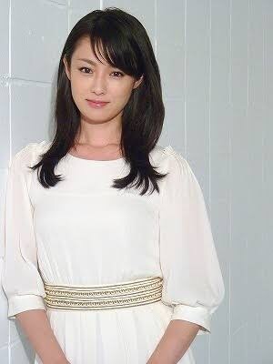 深田恭子のセクシー美ボディにうっとり 色気放つパーツを切り取る