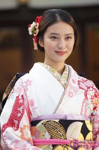 宮崎あおい＆松岡茉優、同じ事務所なのに13年目で初対面