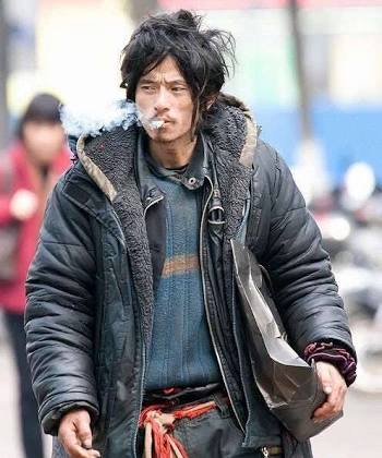 煙草を吸っている姿が様になっている有名人の画像を貼るトピ