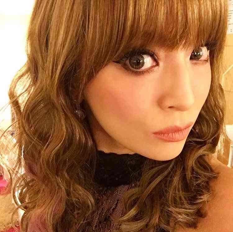 浜崎あゆみ、泡風呂入浴ショットにコメント殺到
