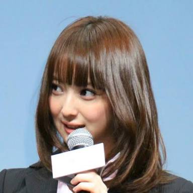 佐々木希28歳の制服姿に絶賛の声! 「JKまだ余裕」「顔ちっさ! 脚なが!」