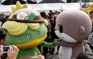 ローカルキャラクターを貼ろう