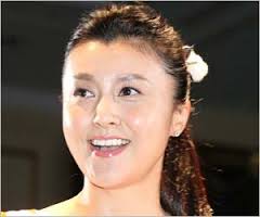 藤原紀香、ちょっと画像修正やりすぎでは？　顔は別人だし、腕の太さもおかしい