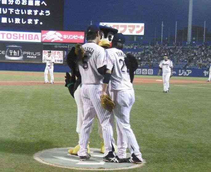 野球選手と球団マスコットの画像を貼っていくトピ