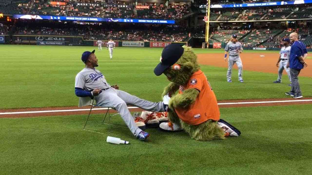 野球選手と球団マスコットの画像を貼っていくトピ
