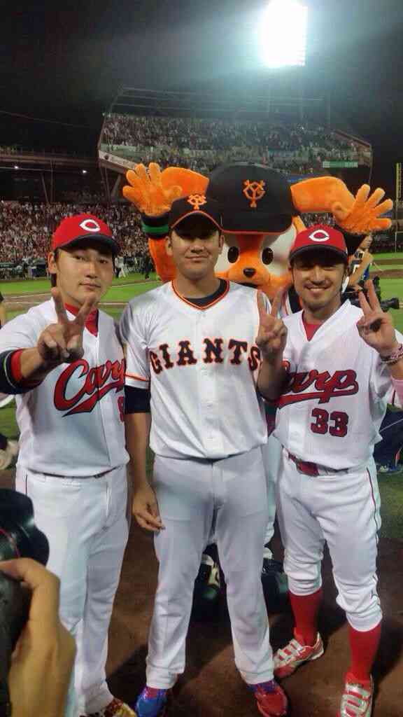 野球選手と球団マスコットの画像を貼っていくトピ