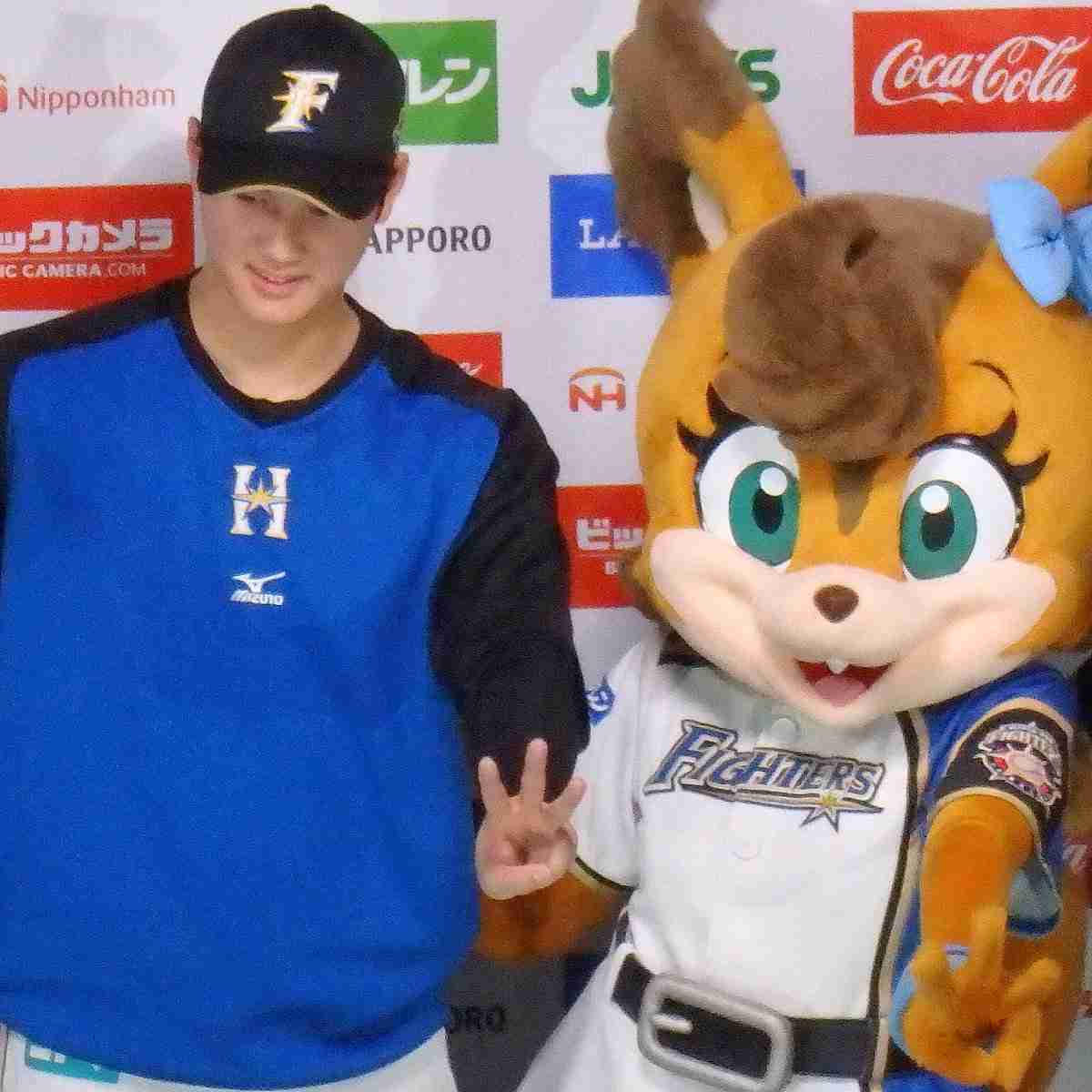 野球選手と球団マスコットの画像を貼っていくトピ