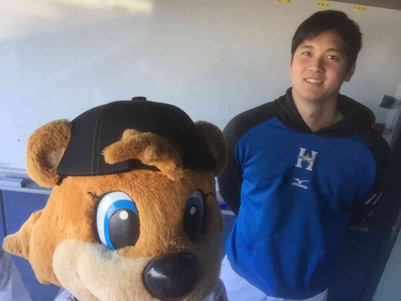 野球選手と球団マスコットの画像を貼っていくトピ