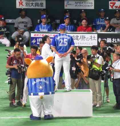 野球選手と球団マスコットの画像を貼っていくトピ