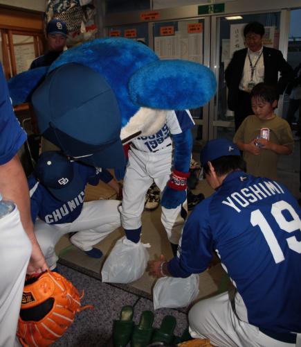 野球選手と球団マスコットの画像を貼っていくトピ