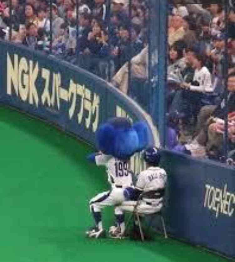 野球選手と球団マスコットの画像を貼っていくトピ