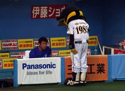 野球選手と球団マスコットの画像を貼っていくトピ