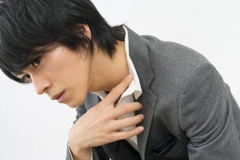色気のある男性の画像