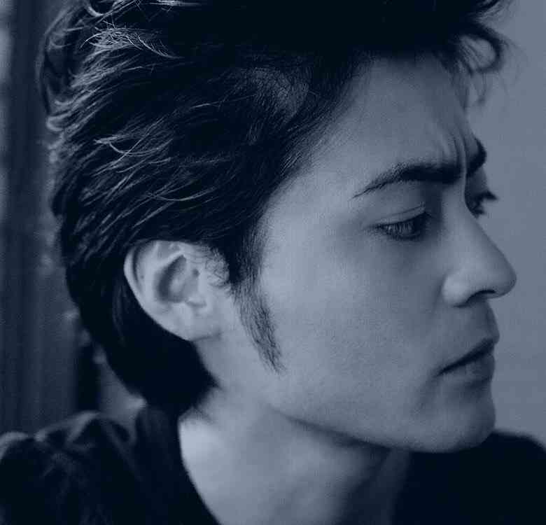 色気のある男性の画像