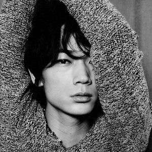 色気のある男性の画像