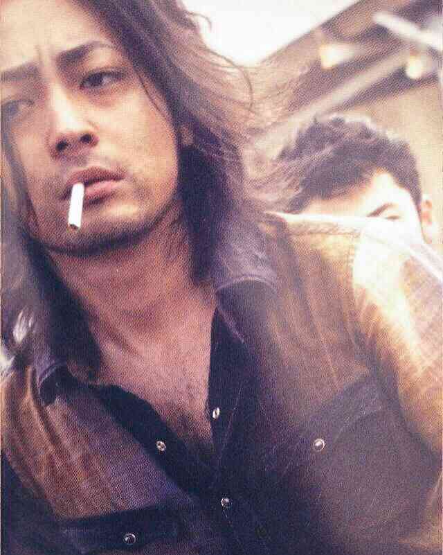色気のある男性の画像
