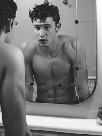色気のある男性の画像