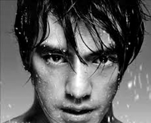 色気のある男性の画像