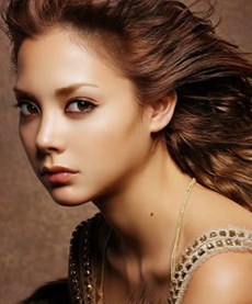 土屋アンナ、妊娠&新恋人報告「明るく楽しい家庭を」