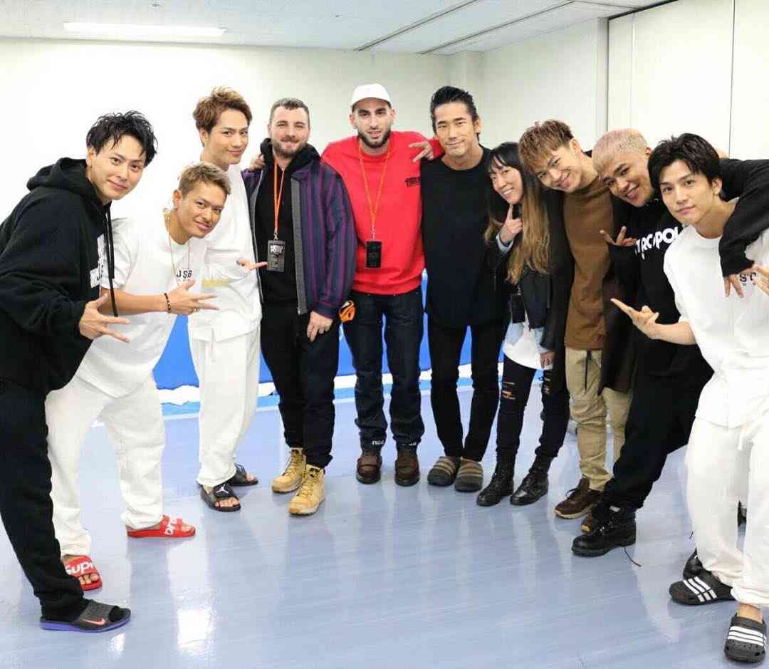 三代目JSB小林直己、サプライズバースデーに照れ笑い「全然気づかなかった」