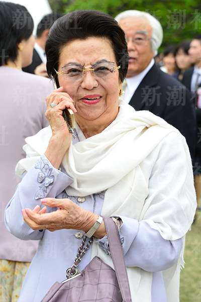 危ない交友に官邸ヒヤヒヤ　アッキーこと安倍昭恵首相夫人にお目付け役必要？