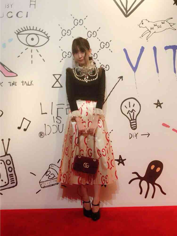 AKB48小嶋陽菜、デコ出し＆ダークリップ姿に反響「パッと見別人」「初めて見る小嶋さん」
