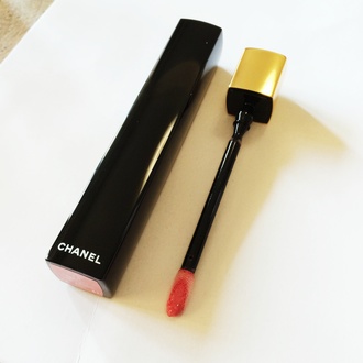 シャネルのコスメ使ってる人