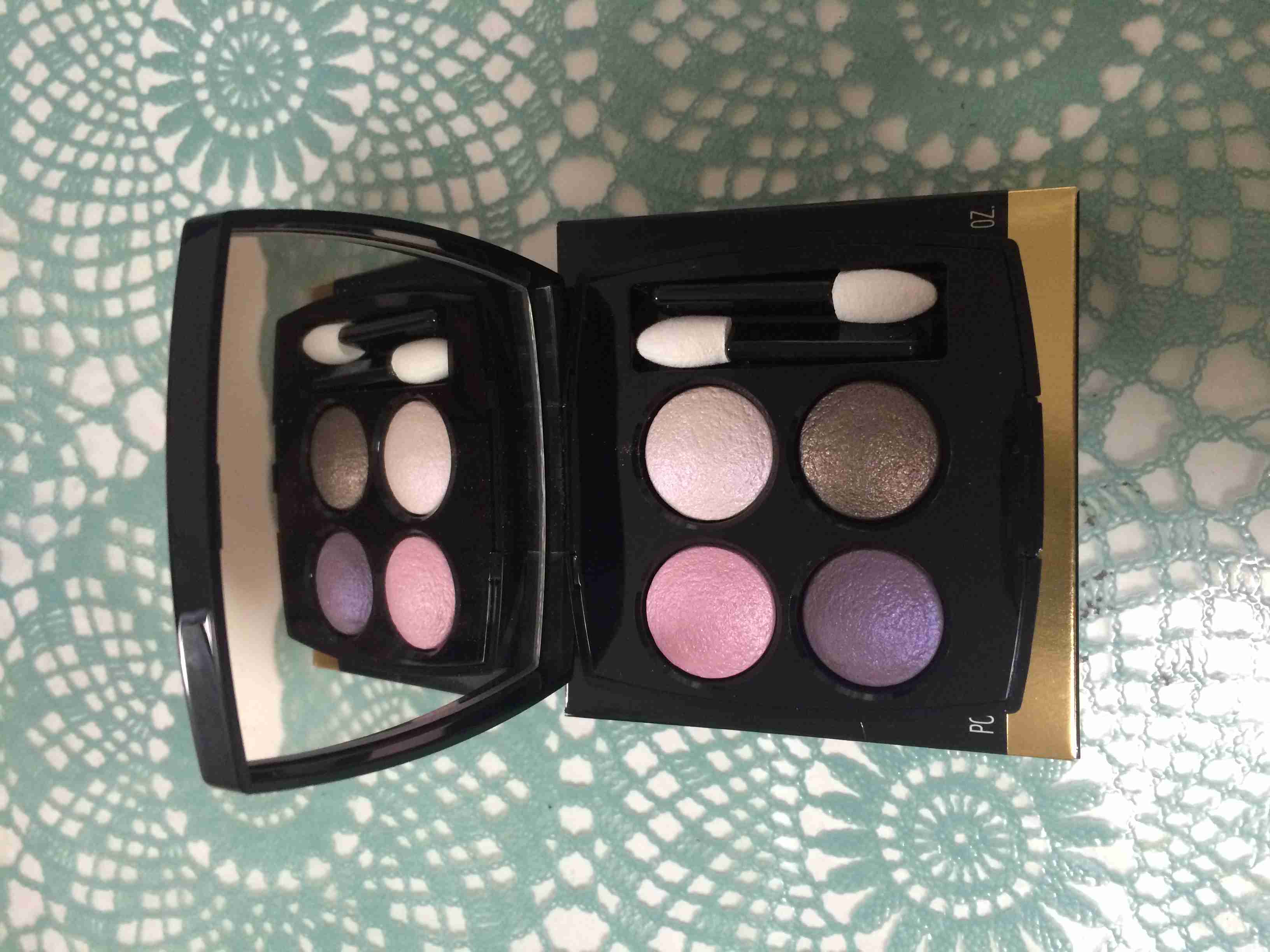 シャネルのコスメ使ってる人