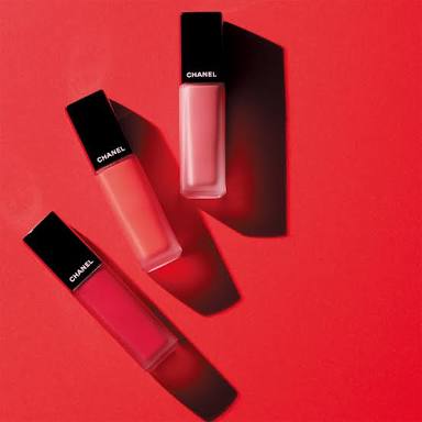 シャネルのコスメ使ってる人